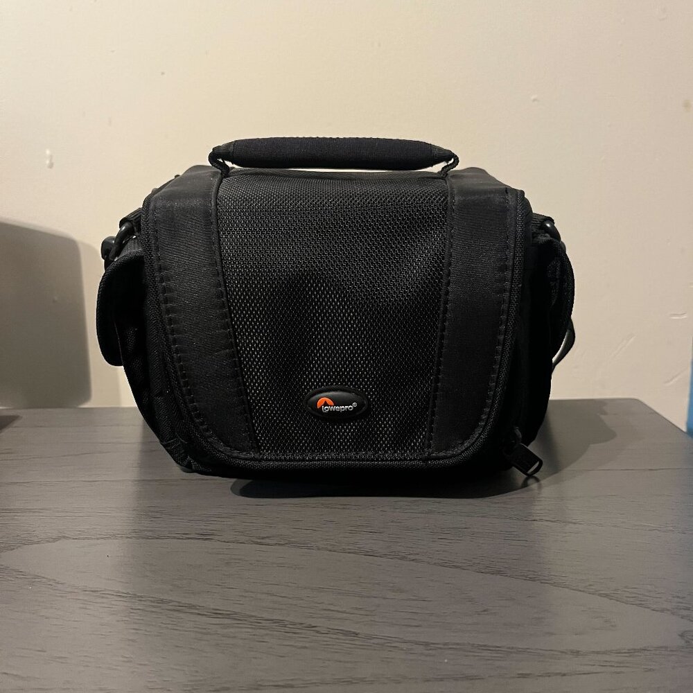 Lowepro Camera Soft Bag Case “edit 110” Black Nylon Zippered with Strap